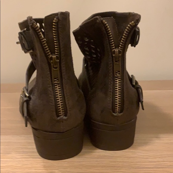 Brown boots - Picture 3 of 3